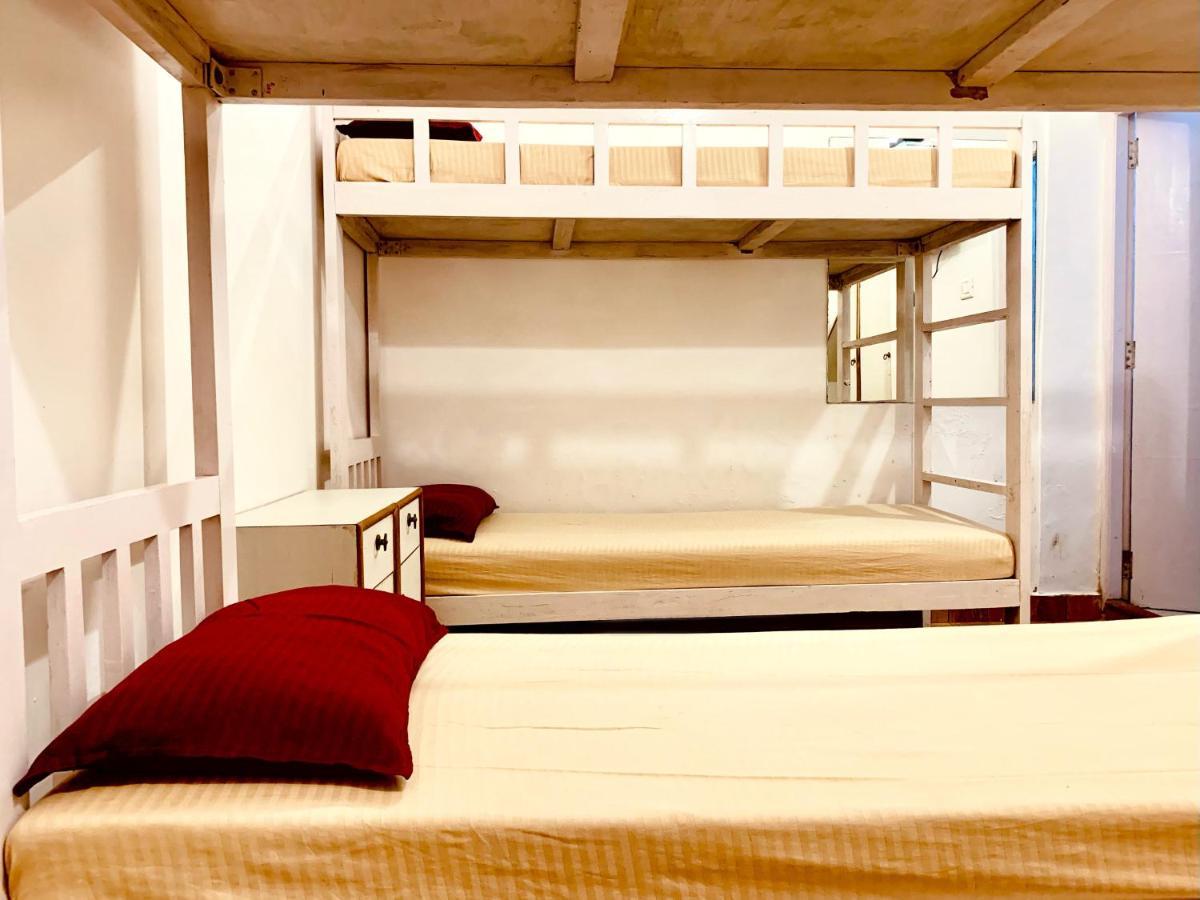 Easy Hostels ปณชี ภายนอก รูปภาพ